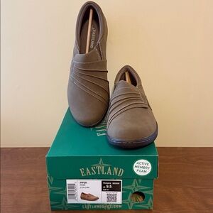 NWT Eastland Khaki Piper Loafers Size 9.5